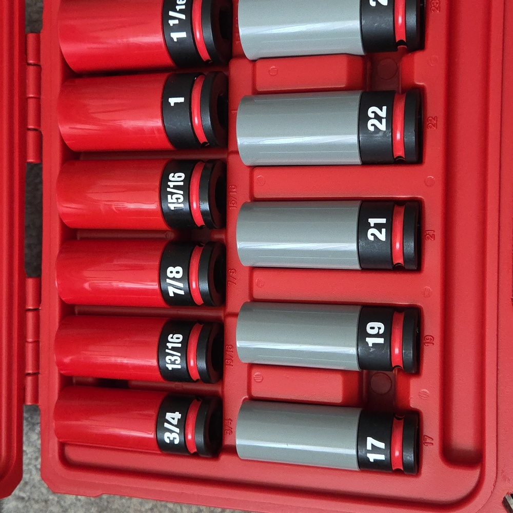 Milwaukee 11-Piece Lug Nut Impact Socket Set New Unused - Picture 2 of 2